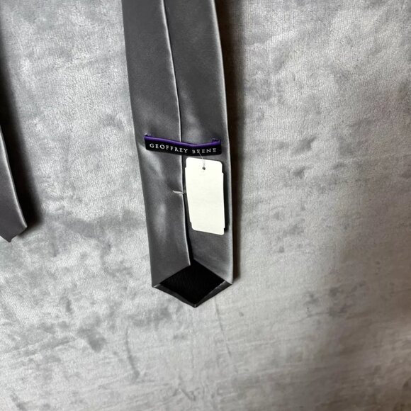 Geoffrey Beene Necktie - Picture 5 of 5